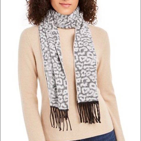 Cejon Gray and White Snow Leopard Print Scarf NWOT - Picture 1 of 6
